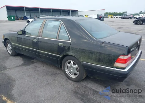1999 Mercedes-Benz S 320 из США, поврежденный, VIN WDBGA32G9XA424769